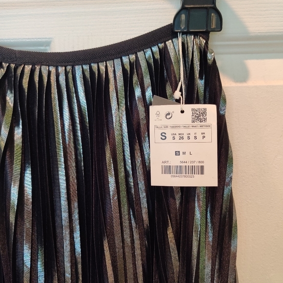 Zara Black Metallic Skirt - Picture 3 of 3